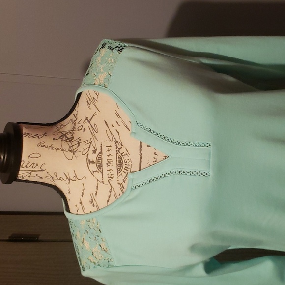 Kim Roger's Lady's V-Neck 3/4 Sleeved with Beautiful Lace Shoulders - Picture 6 of 10